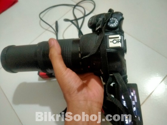 Canon 700d body with 75/300 zoom lens